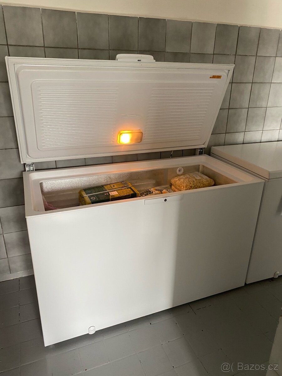 Prodám 2 kusy pultové mrazničky Whirlpool WHE31352