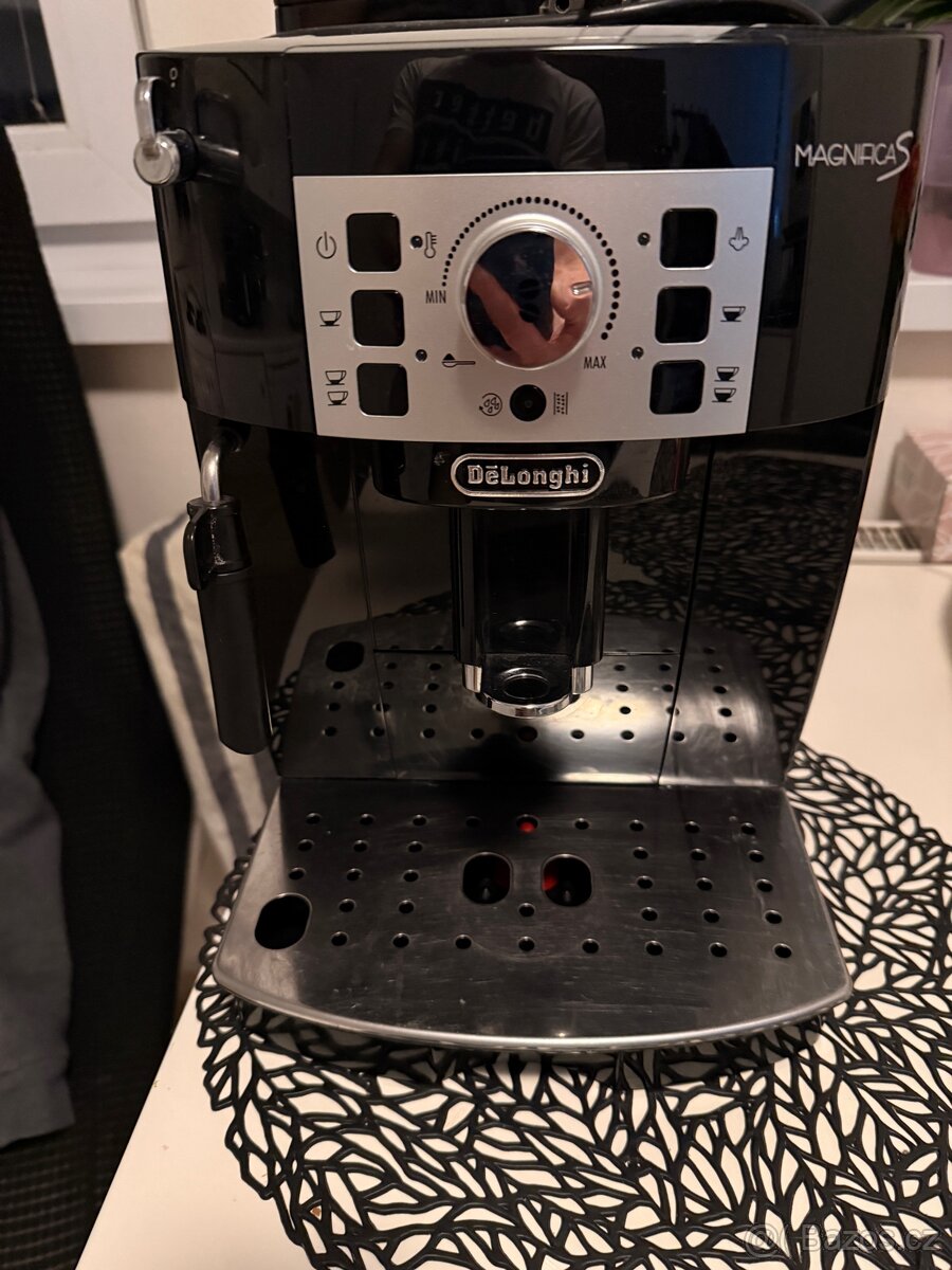 Automatický kávovar Delonghi Magnifica S