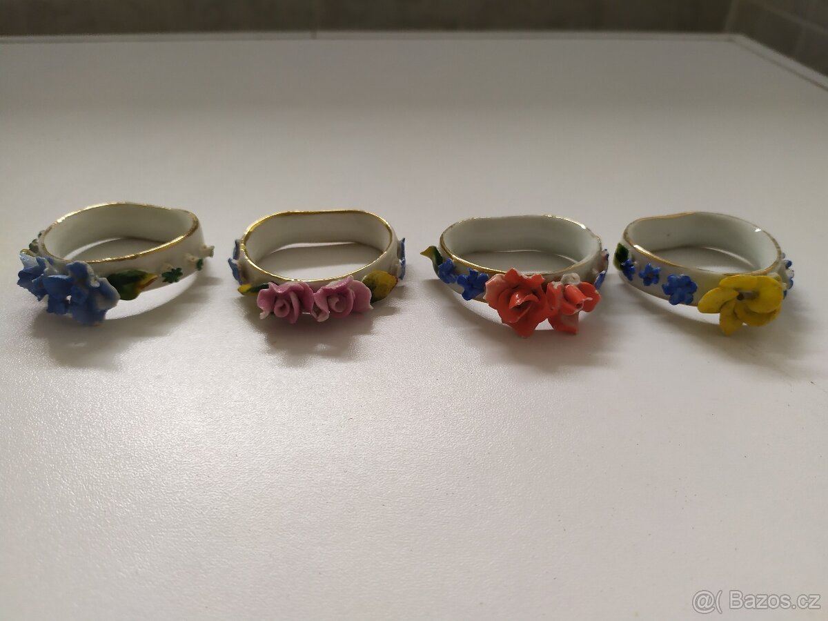Porcelánové kroužky na ubrousky
