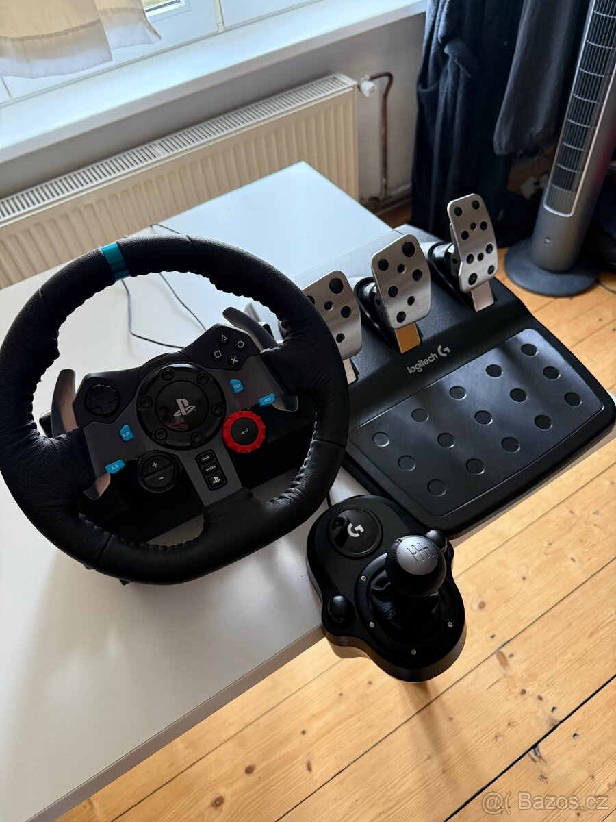 Logitech g29 volant, pedály a řadící páka