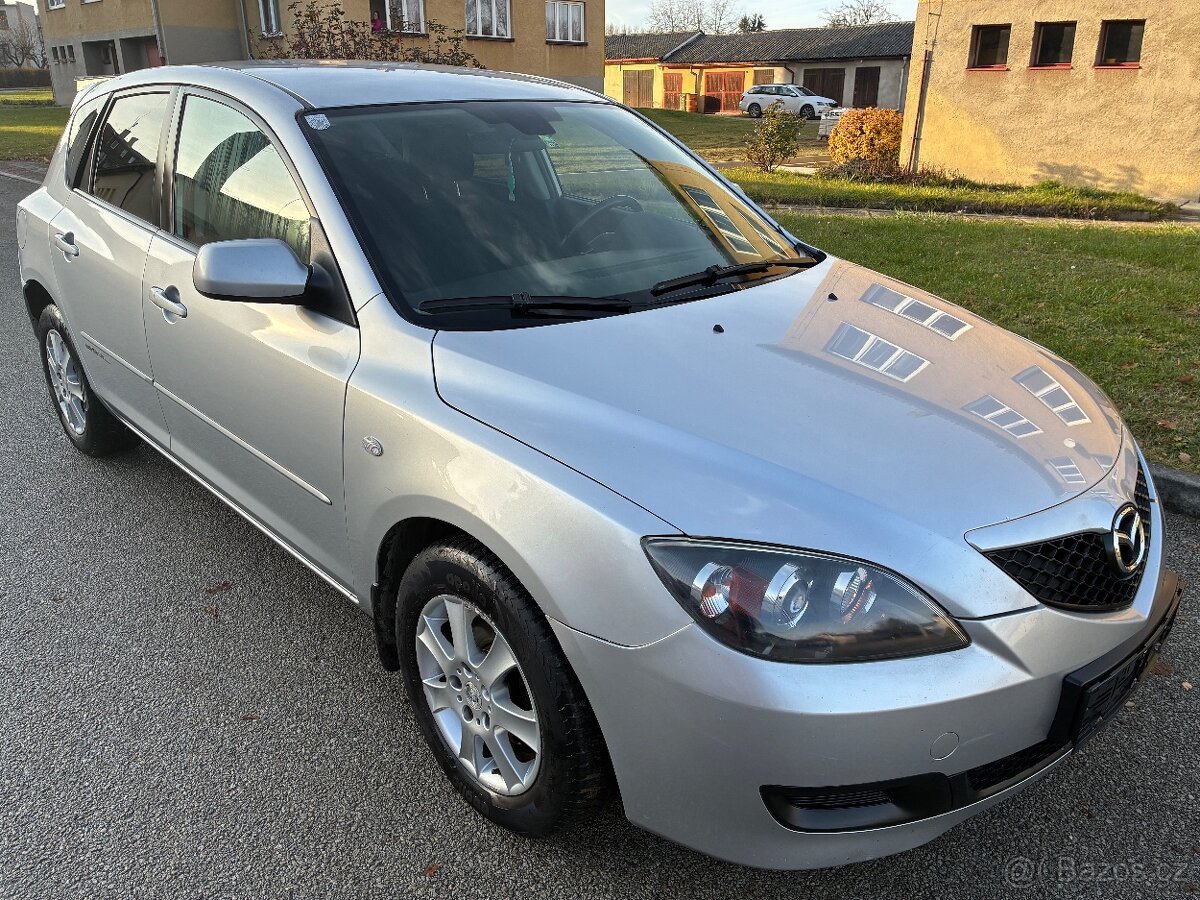 Mazda 3 1.4i 62kw rv. 2008 serviska pěkný stav