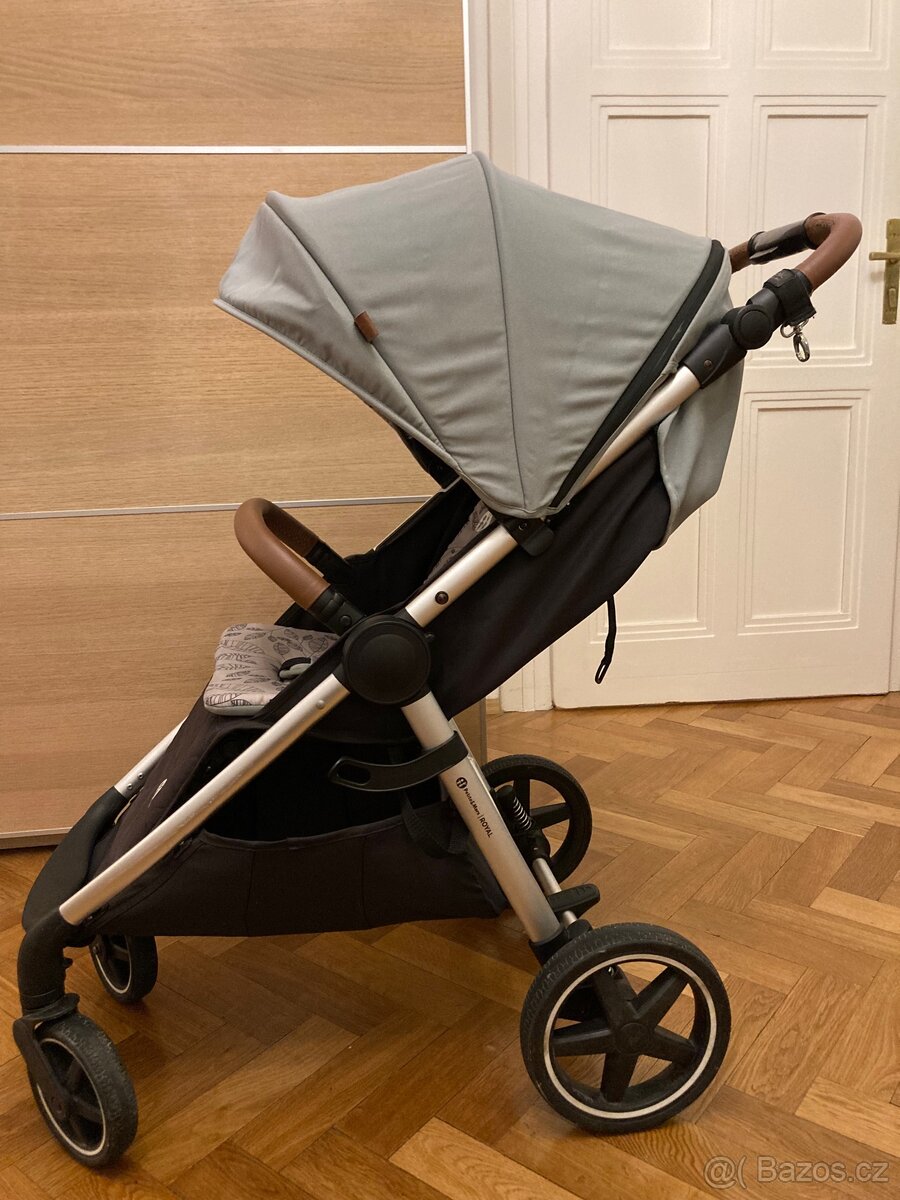 Kočárek Petite&Mars Royal 2023 v zimní výbavě