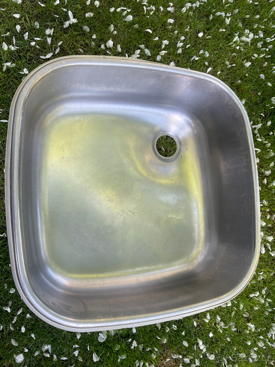 Prodám kuchyňský dřez do desky - čtvercový