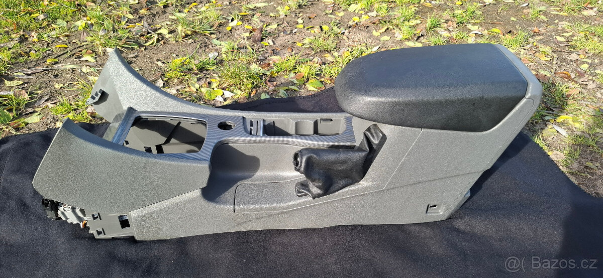 Ford Focus II loketni opěrka Titanium usb aux