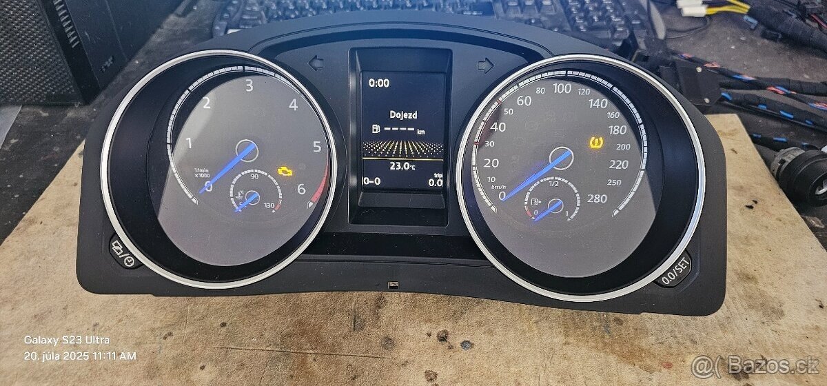 VW 3D budiky Touran 1T0 920 885 N