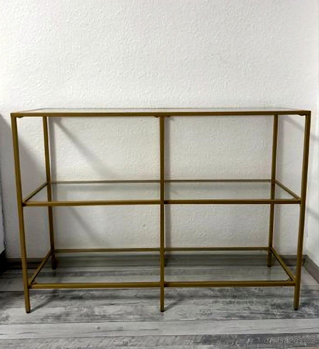 Nový konzolovy stolek