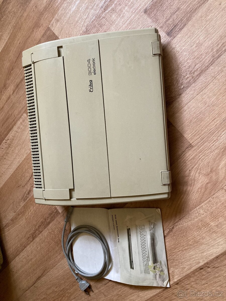 Elektrický psací stroj Robotron Erika 3004 - funkční