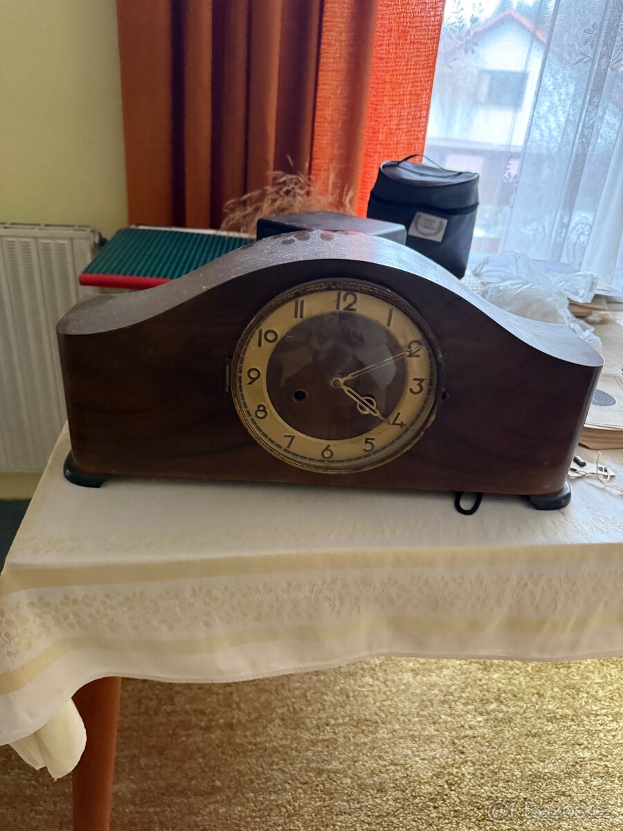 Starožitné krbové hodiny