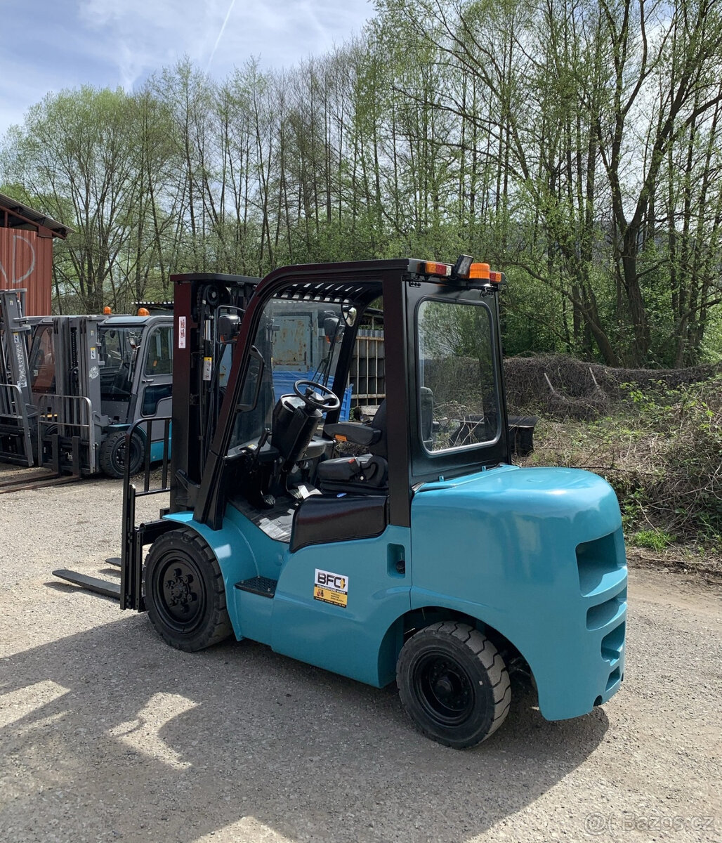 Heli CPCD 30, Kubota, triplex, polokabína, r. 2019, 1032 mth