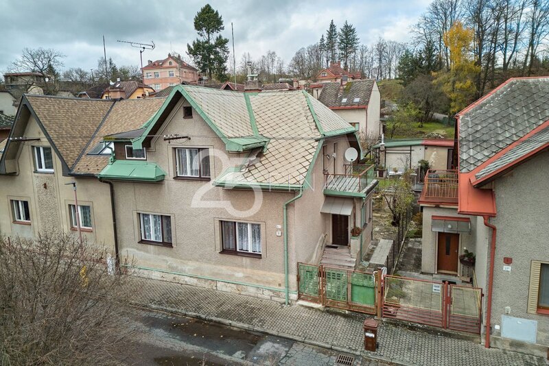 Prodej rodinného domu se zahradou a samostatnou garáží v obc