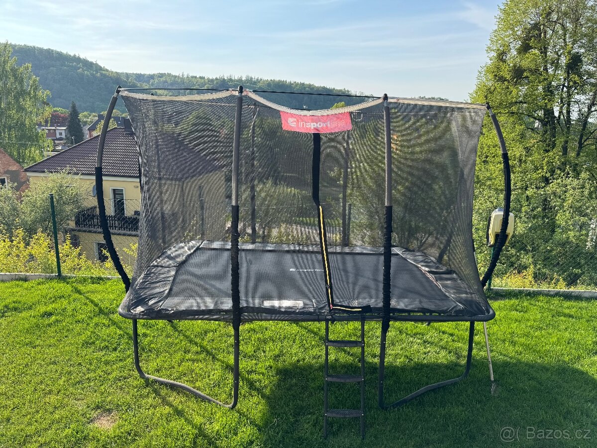 Trampolína