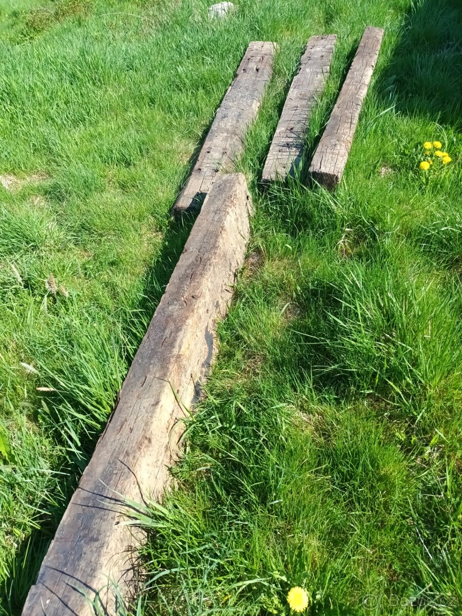 Dřevěné pražce