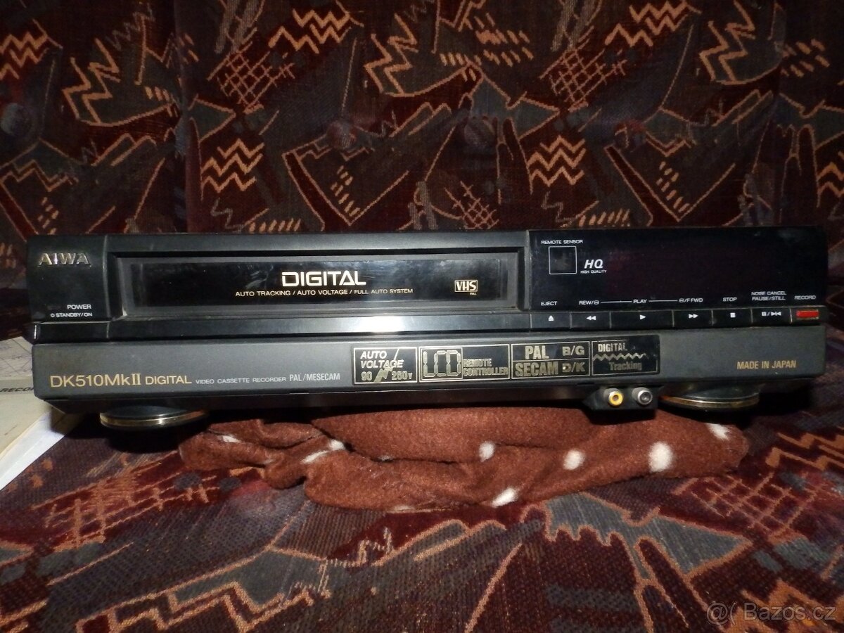 videorekordéry AIWA a JVC