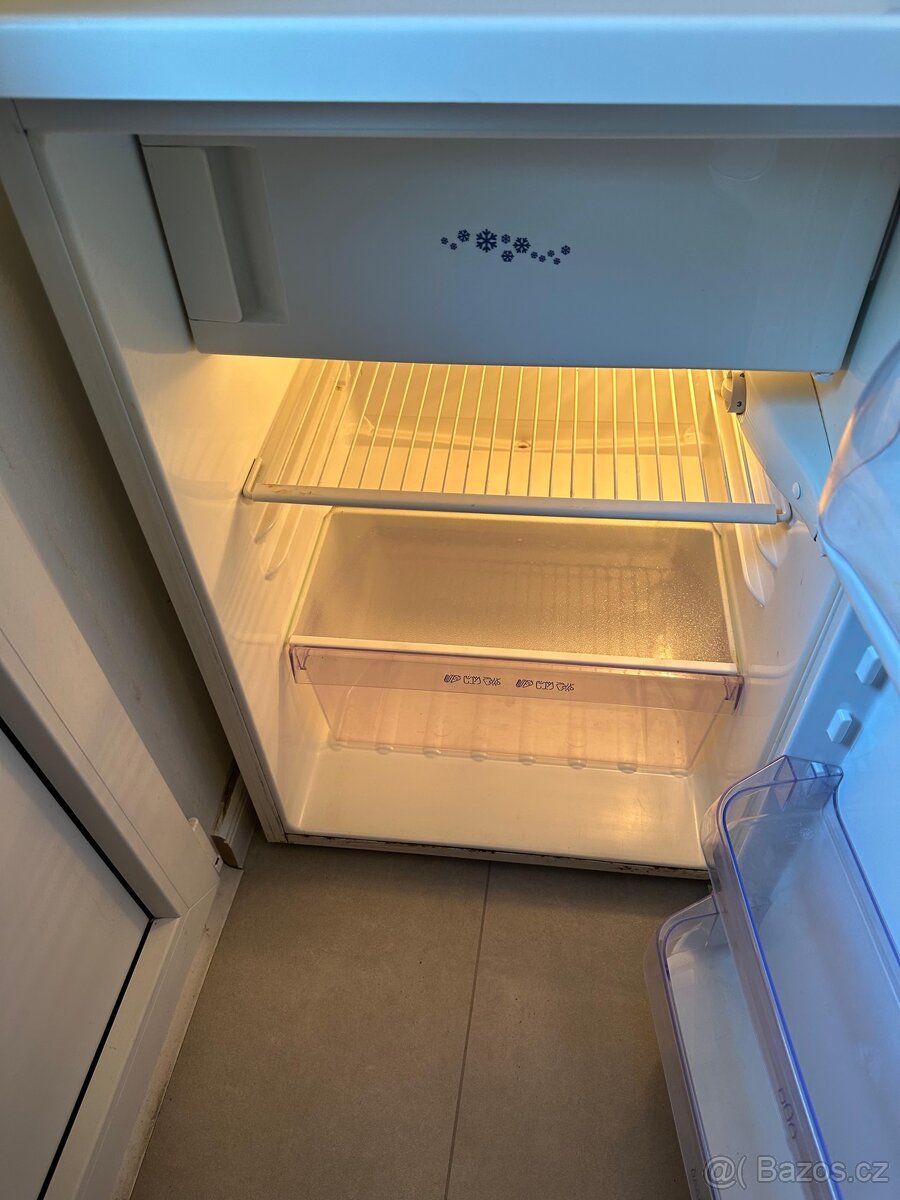 Malá lednička Zanussi