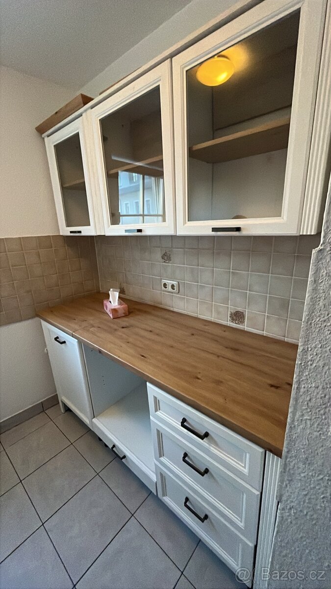 Kuchyňská linka včetně spotřebiče