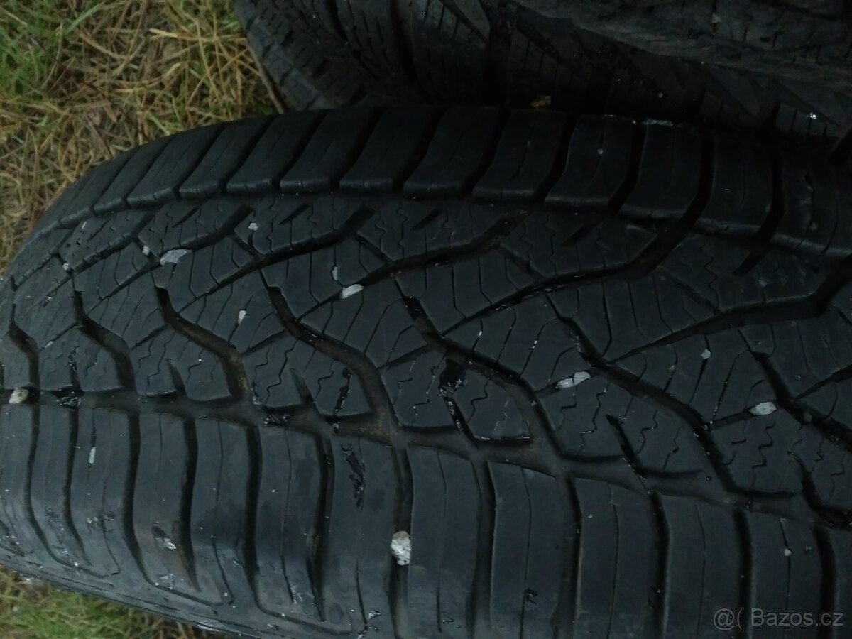 2 ks celoročních pneu Barum 165/65x15