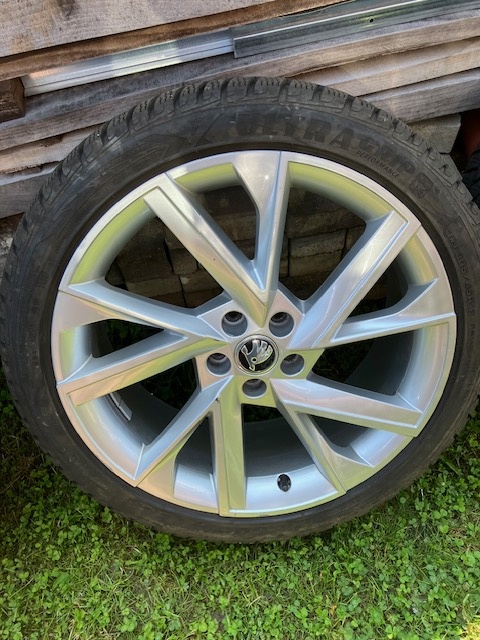 Prodám sadu zimních hliníkových kol VEGA 205/45 R18.