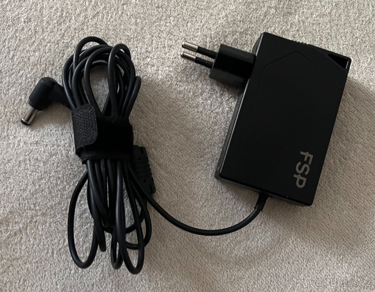 Intel NUC napájecí zdroj