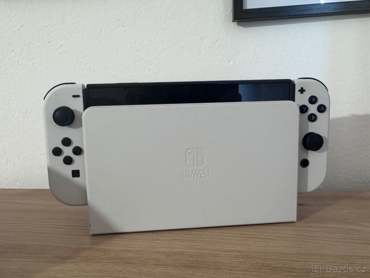 Nintendo switch OLED + HRA - téměř nepoužité