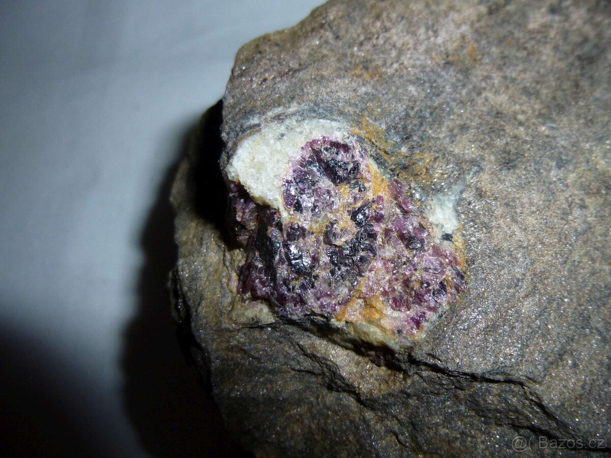 Minerál, nerost granát almandin 6