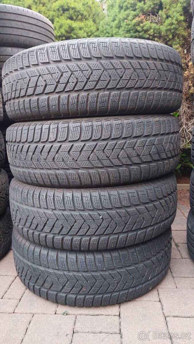 Pneu zimní, 4 kusy, rozměr 215/65/16, 98H, zn. PIRELLI