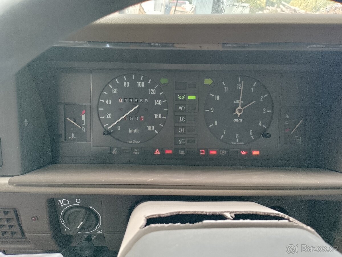 Škoda favorit budíky s hodinama