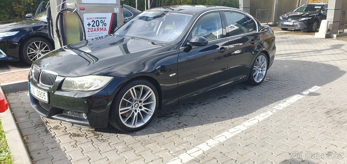 BMW 330i E90 - tovární M paket - výborný technický stav
