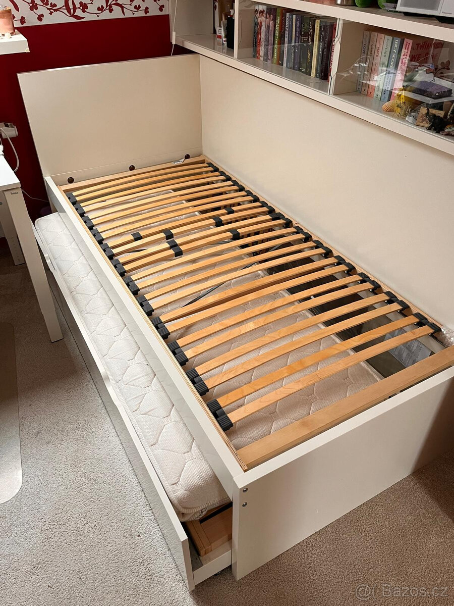 Bílá rozkládací postel