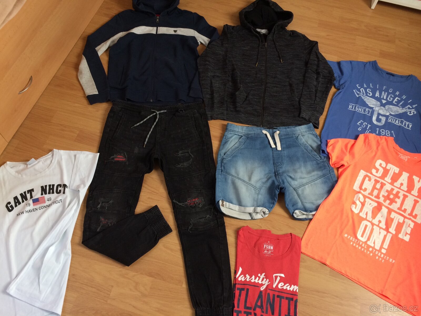 Prodám oblečení vel.M,zn.guess,zara