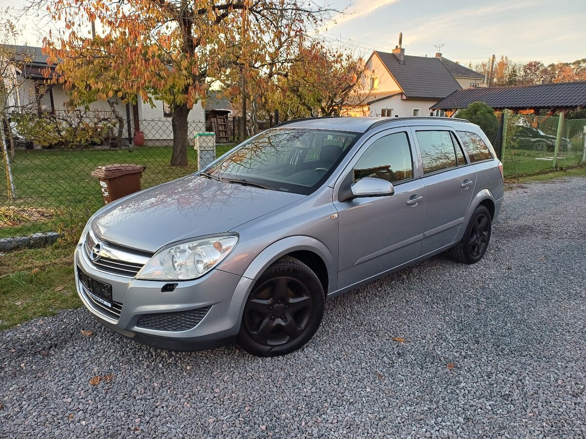 Benzínová Opel Astra 1.8 ..16V Tempomat