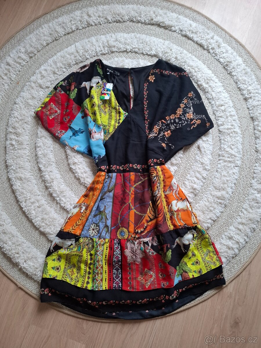 Barevné šaty Desigual