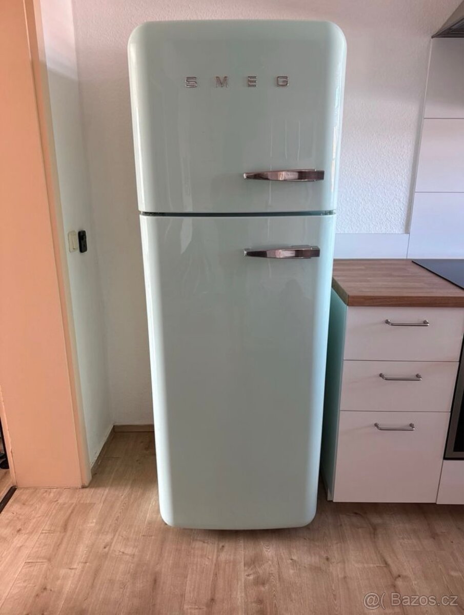 SMEG FAB30 chladnička - levé panty - super stav lednice