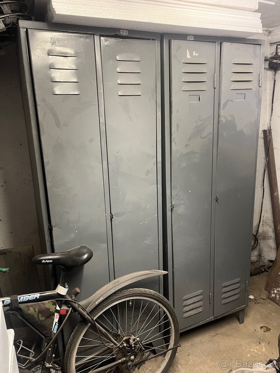 Plechové šatní skříně