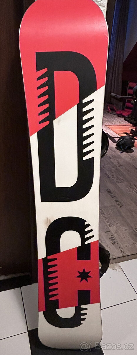 Prodám Snowboard zn. DC 153 cm