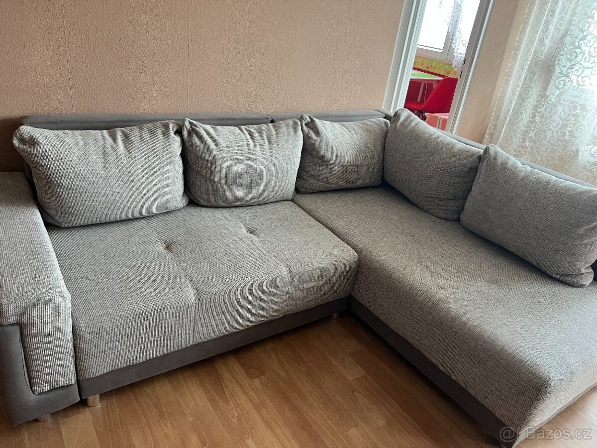 Rohový rozkládací gauč