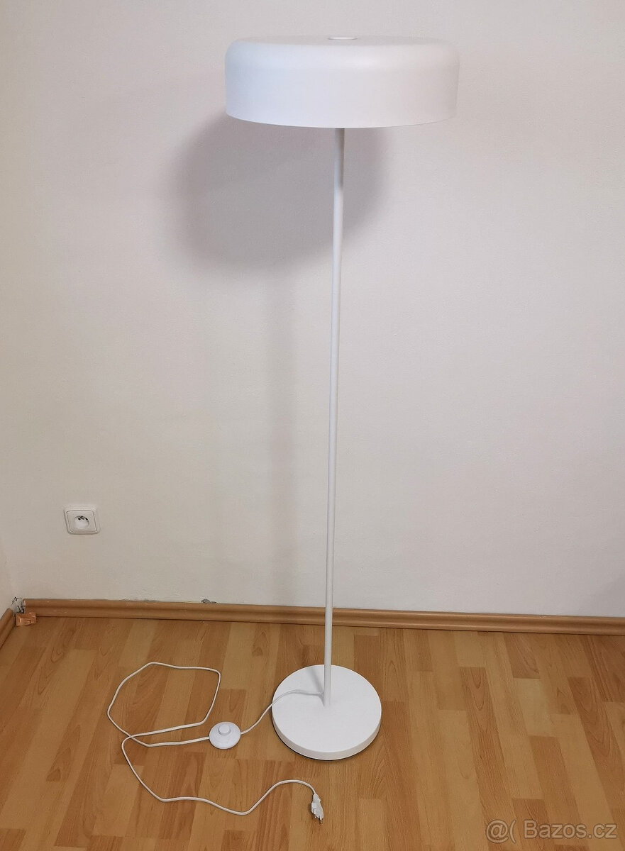 Stojací lampa bílá