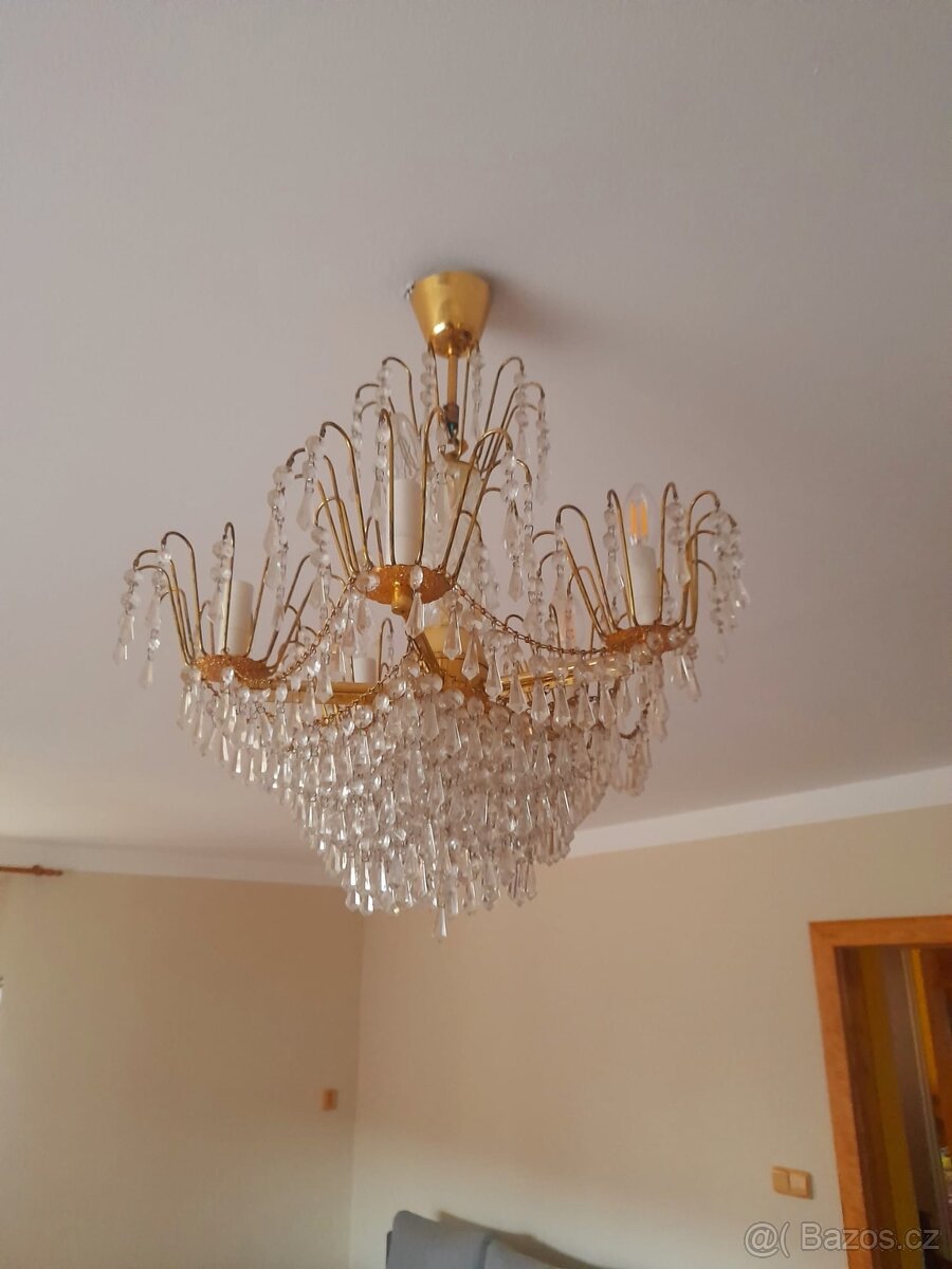 Lustr z křišťálového skla