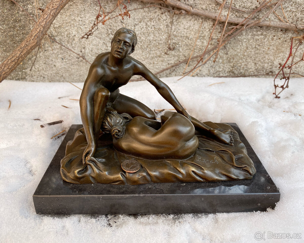 Bronzová erotická socha páru - kouřeni Orální sex