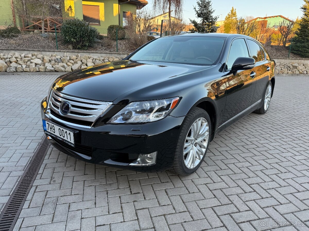 Lexus LS 600h V8, koupeno v ČR