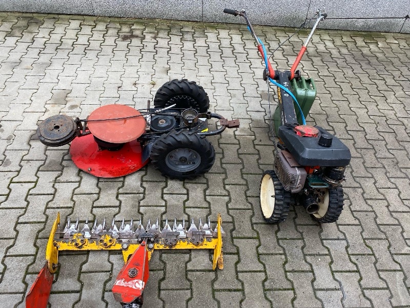 Pohonná motorová jednotka vč. žací lišty a sekačky