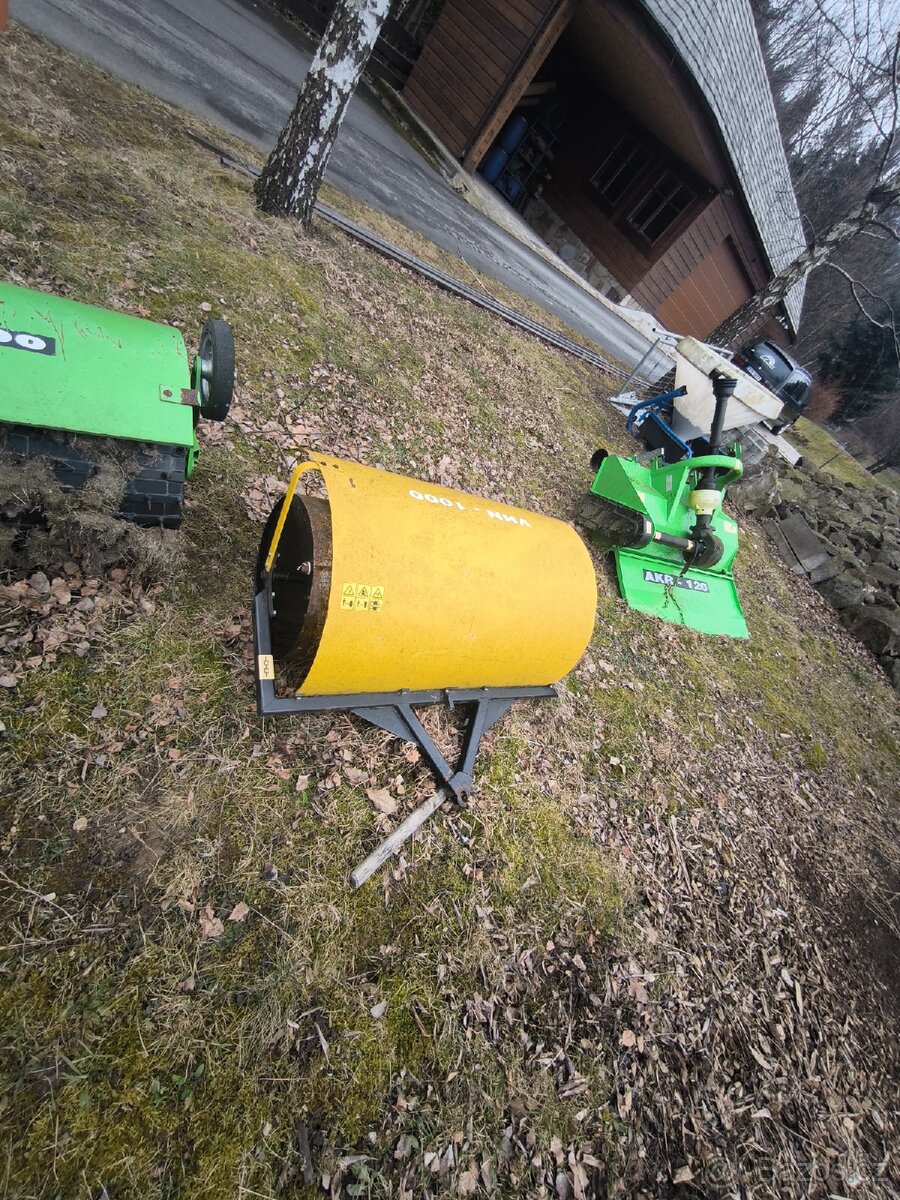 Válec hladký nesený Šálek VHN-1000
