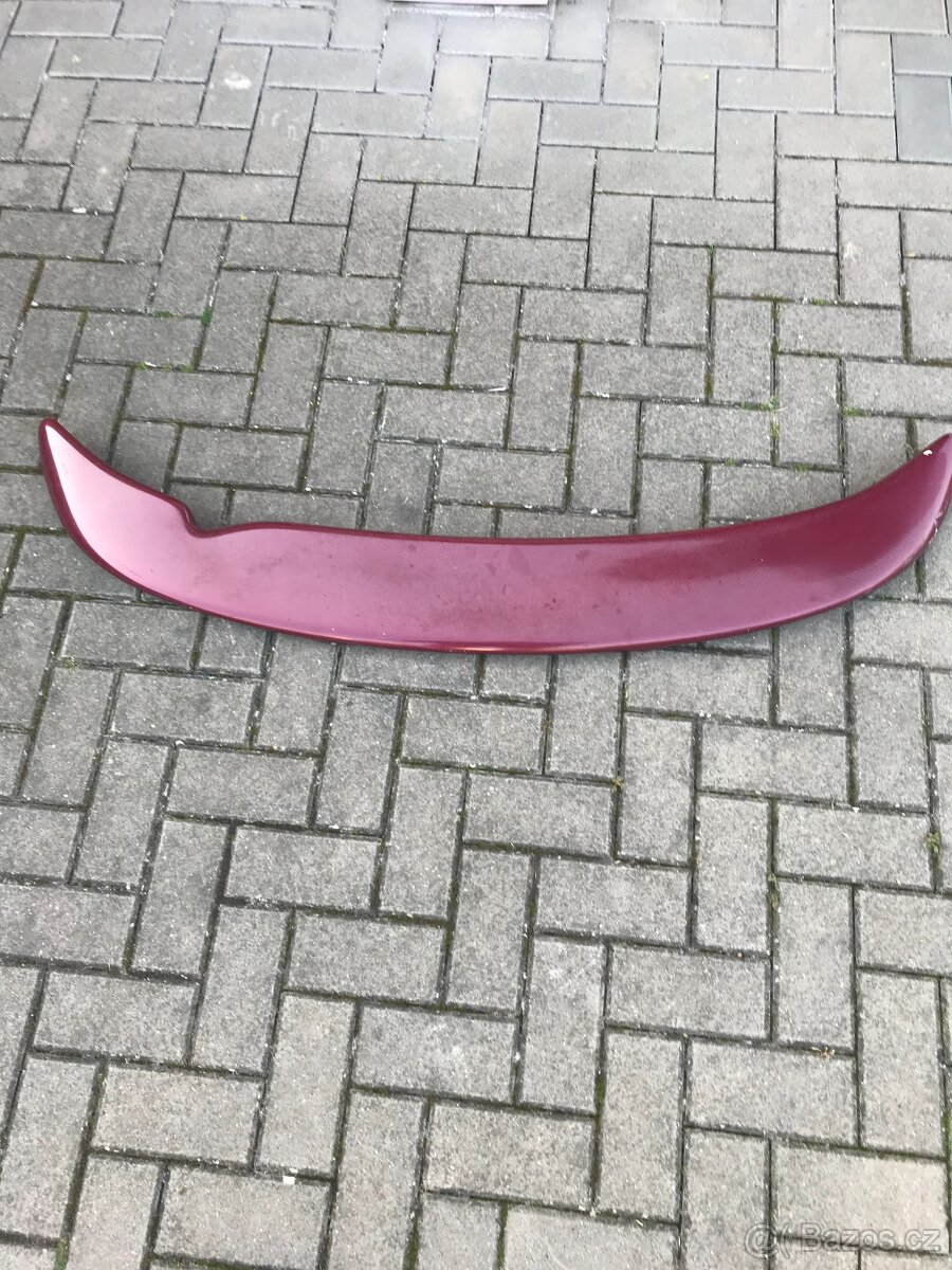 Prodám křídlo na Ford Mondeo r.v. 98.