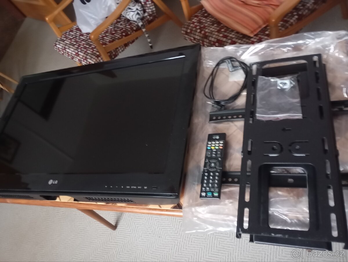 set-topbox a držák na zeď