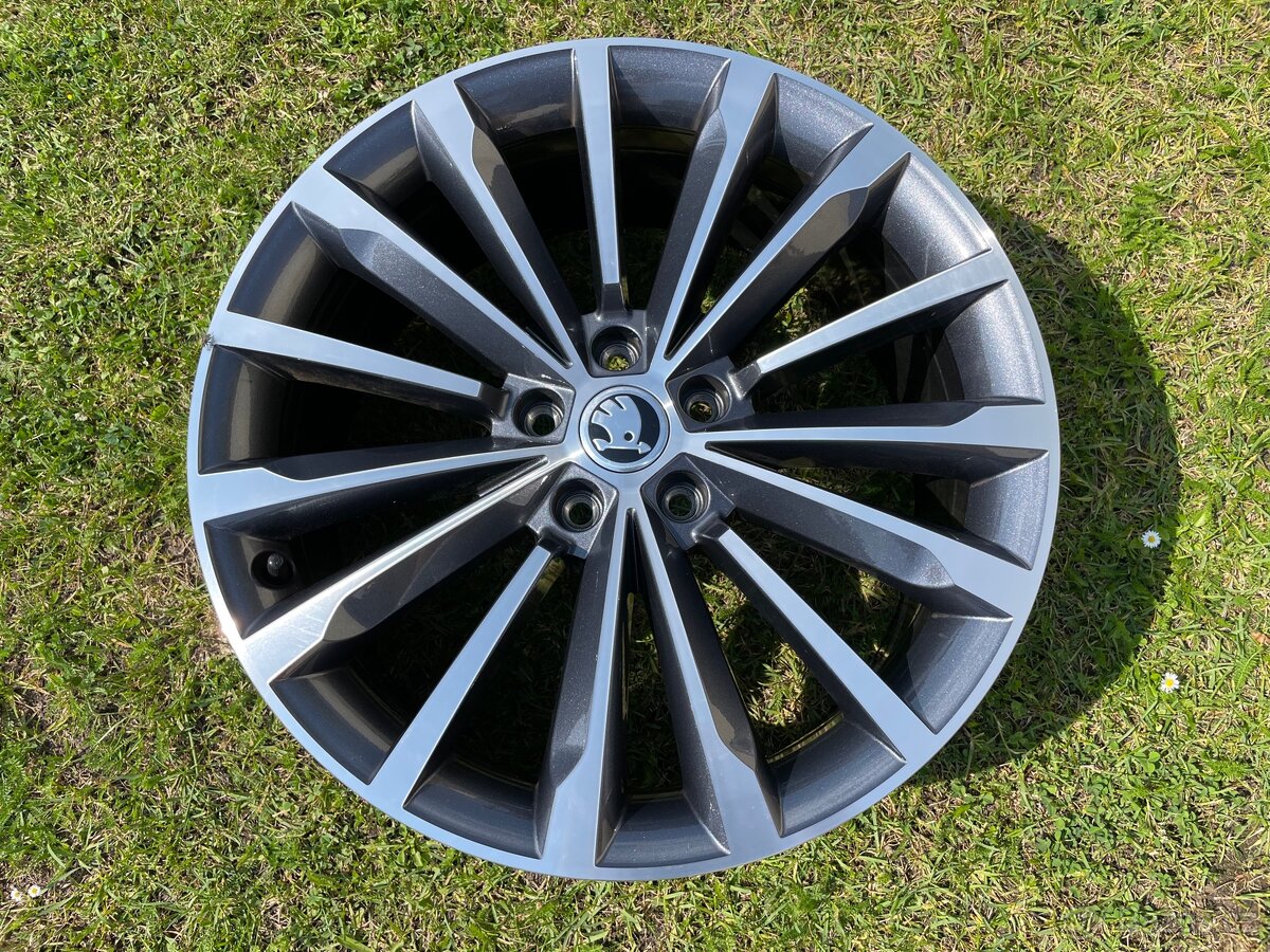 1 kus alu disk original Škoda trinity R19 superb