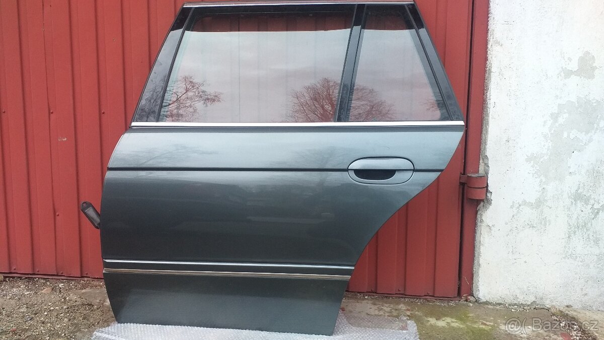 BMW e39 Touring zadní dveře
