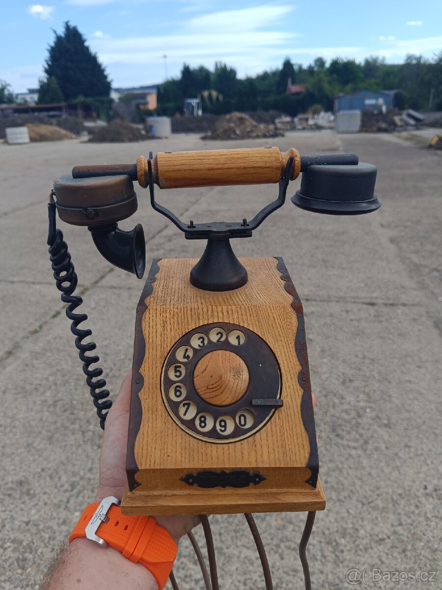 Prodám retro telefonní aparát TESLA, rok 1983