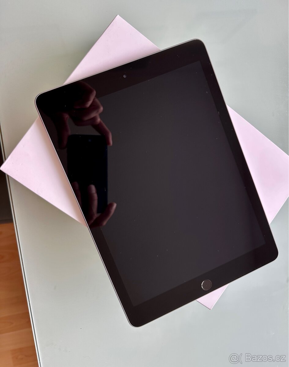 iPad 6th generation 128gb wifi