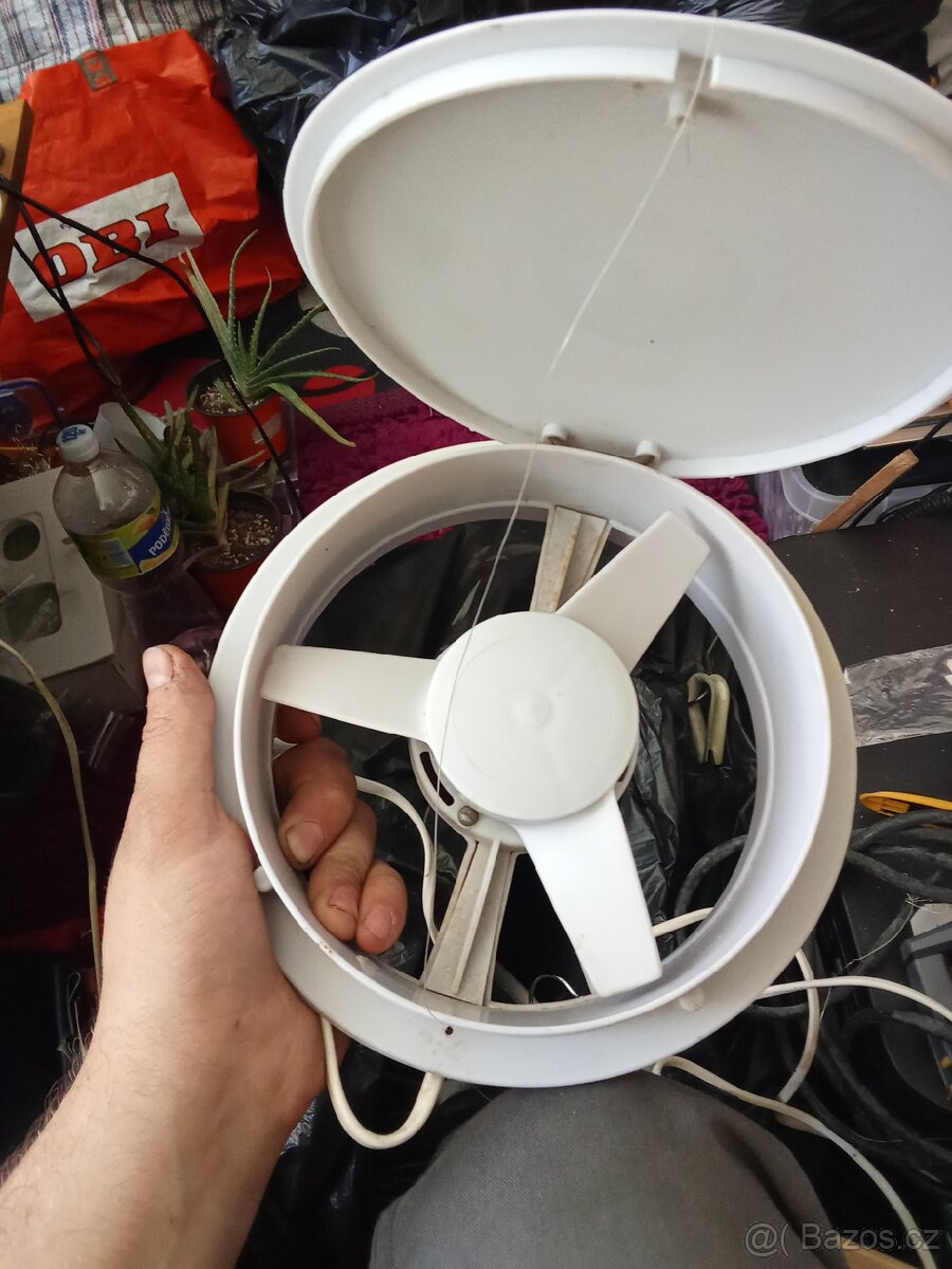 Plně funkční koupelnový ventilátor