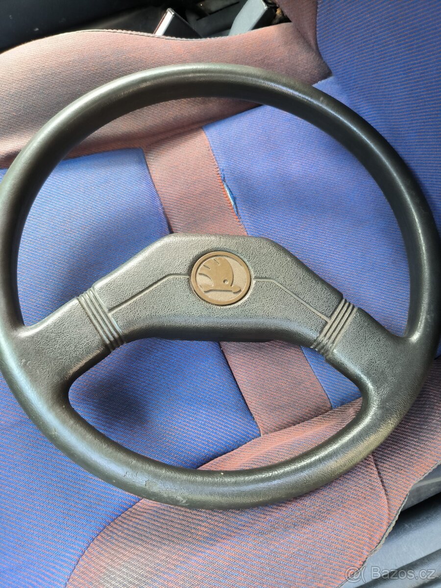 Škoda Favorit volant