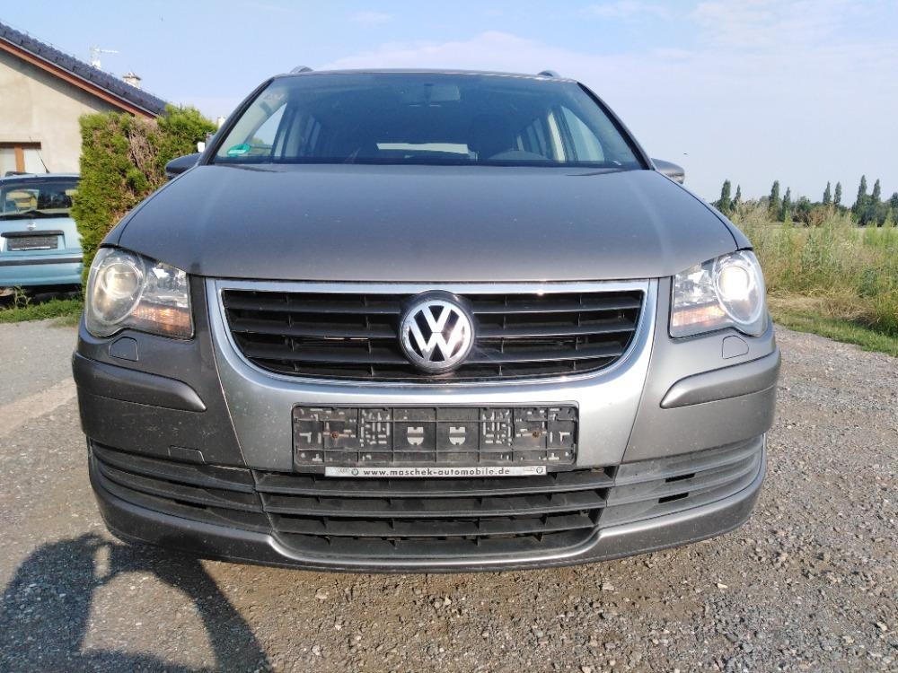 VW TOURAN 1,9 TDi RV 2010,,, NAFTA 77 KW S TAŽNÝM 6. KVALT